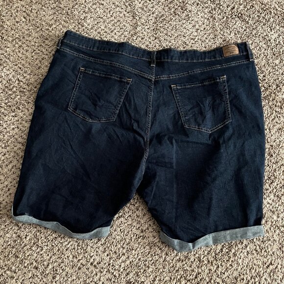 Plus Size Levi Signature Jean Shorts - Picture 4 of 5